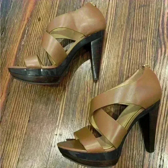 Michael Kors NWOT Elana Brown Leather Strappy Platform Heel Sz 7 - Picture 3 of 8